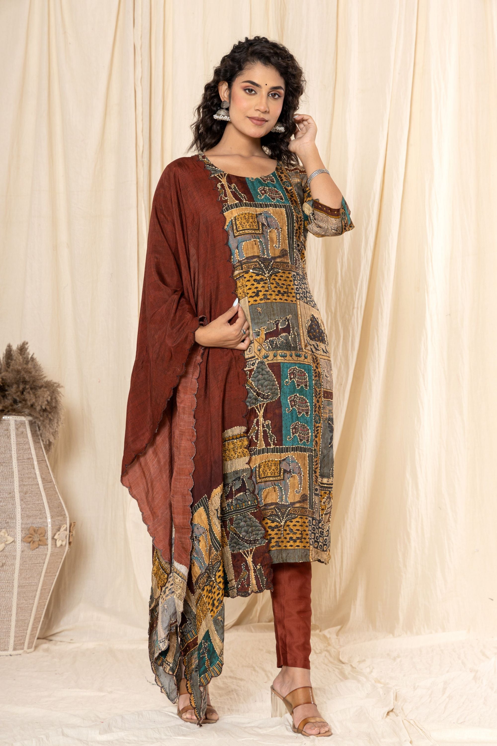 Figure Folk Print Cotton Silk Suit Set
