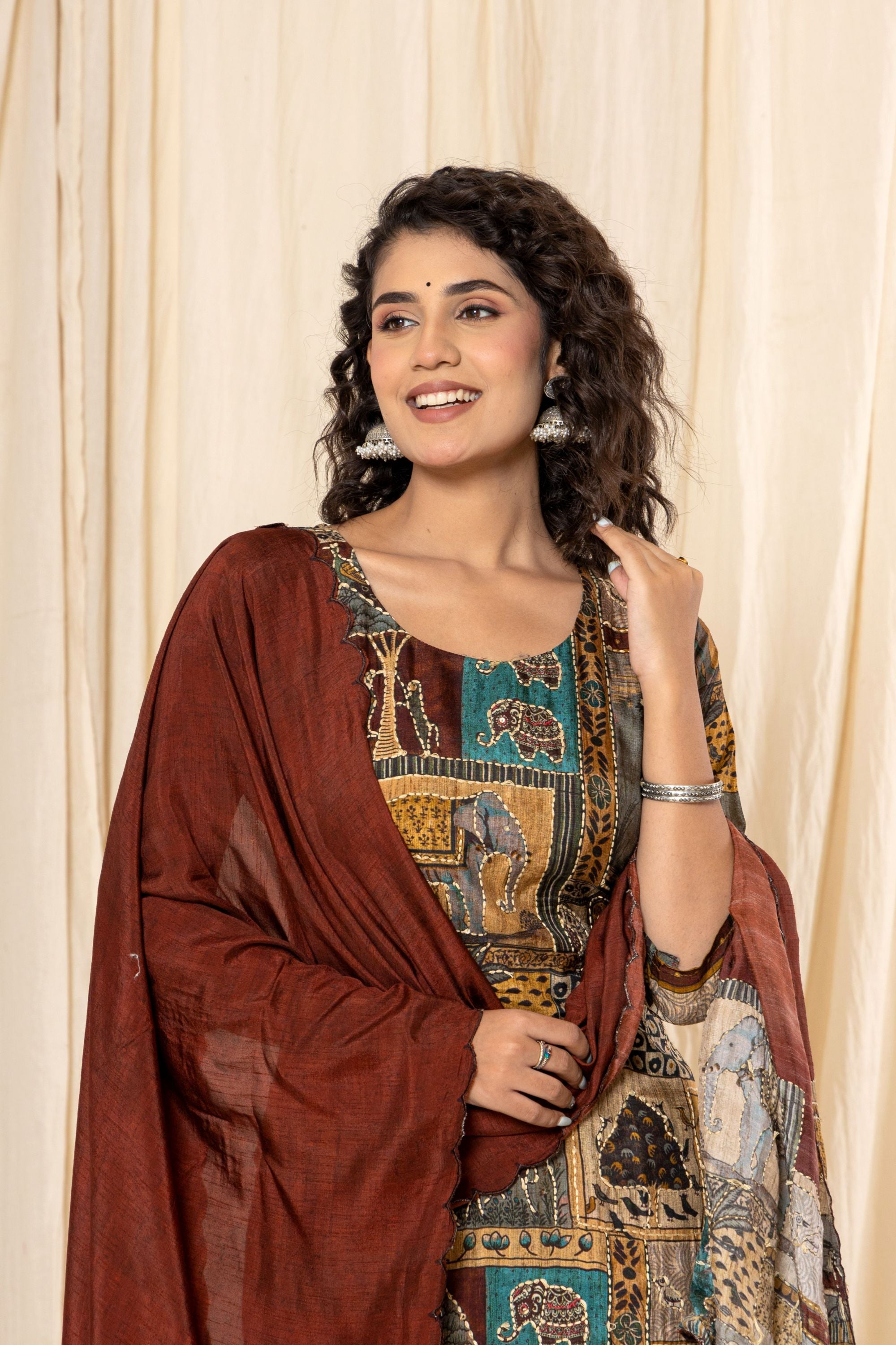 Figure Folk Print Cotton Silk Suit Set