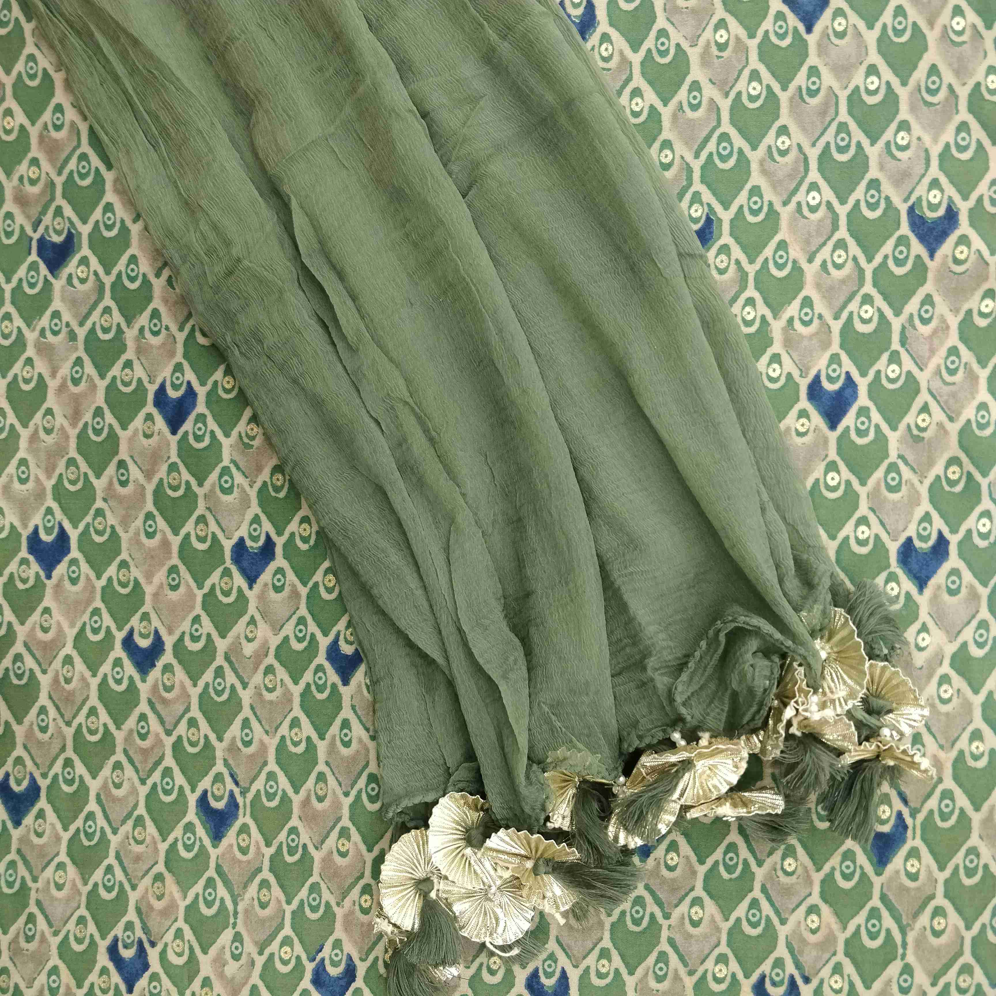 Green Grey Unstitched Muslin Unstitched Salwar Suit